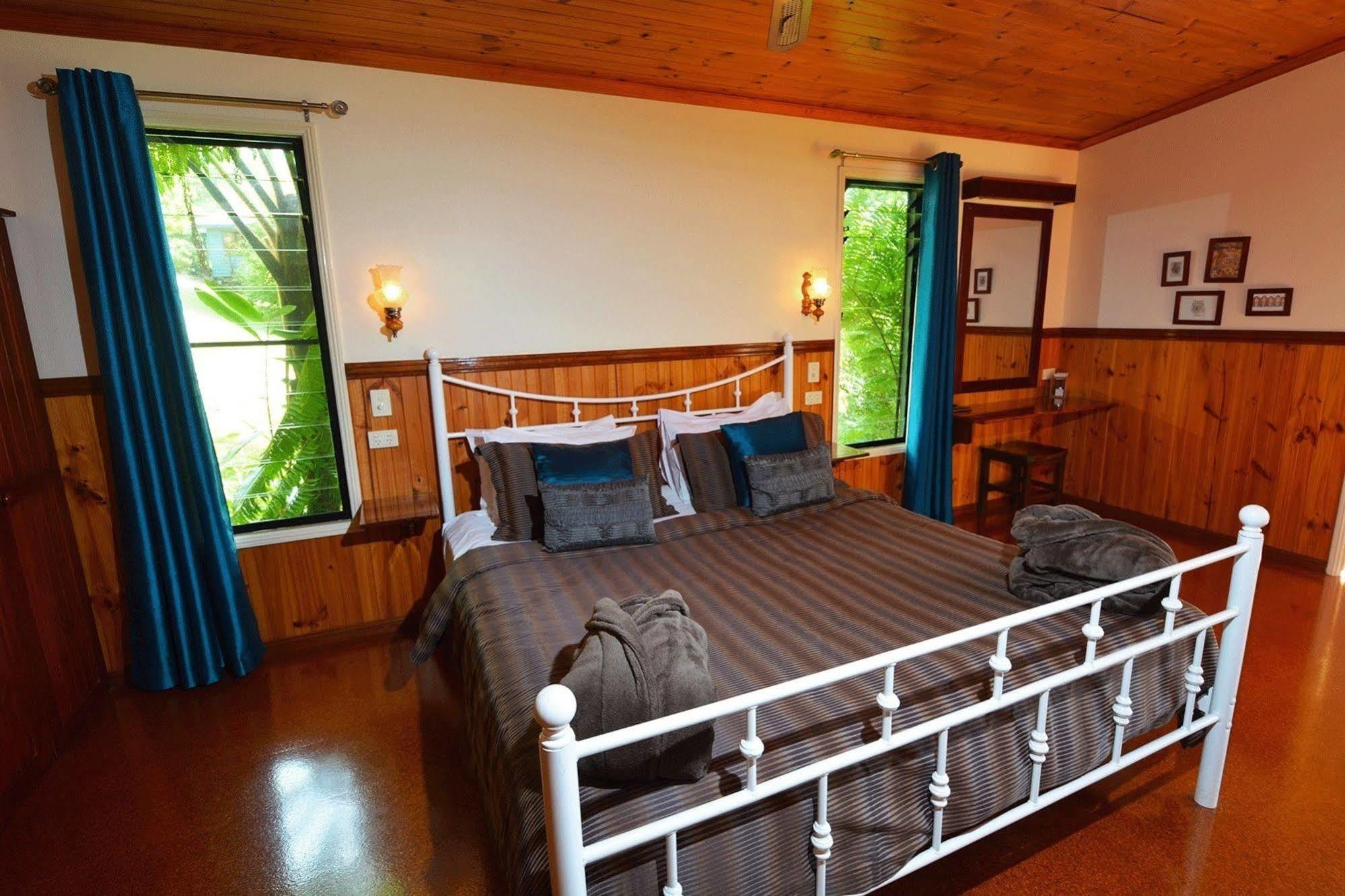 Montville Country Cabins Экстерьер фото